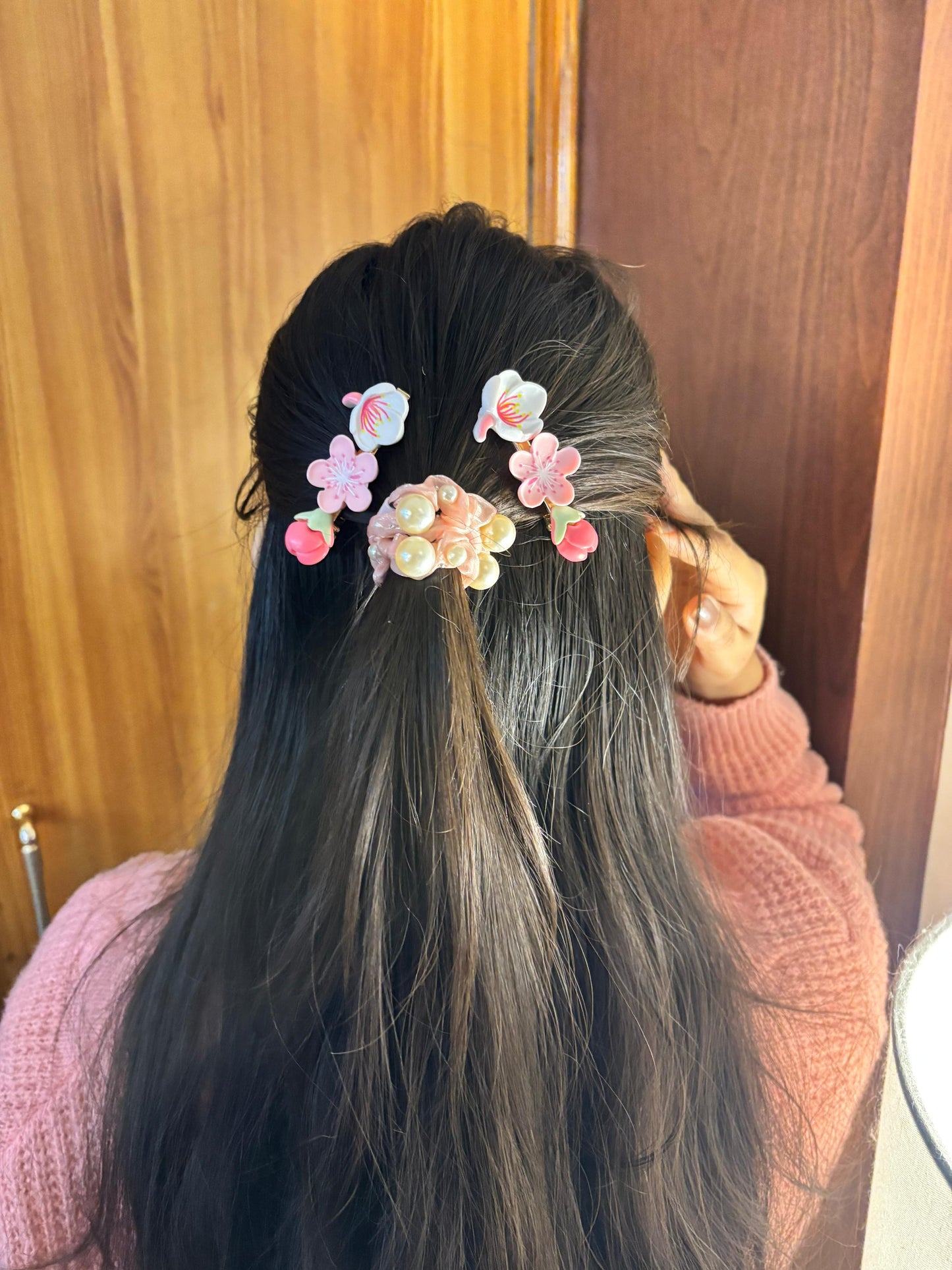 25-Piece Luxury Gift Hamper – “A Perfect Surprise for Her"